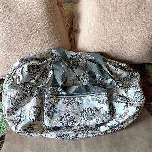 Large tote packs into it’s own pocket. Unused.